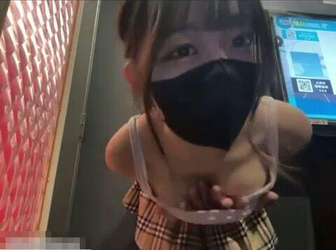 Chat-Flix | スケべ美少女のライブチャット動画サムネイル