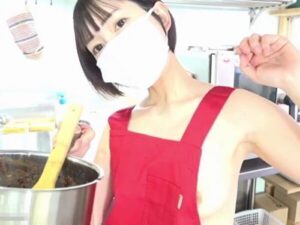 Chat-Flix | 裸エプロンスケべ美少女のライブチャット動画サムネイル