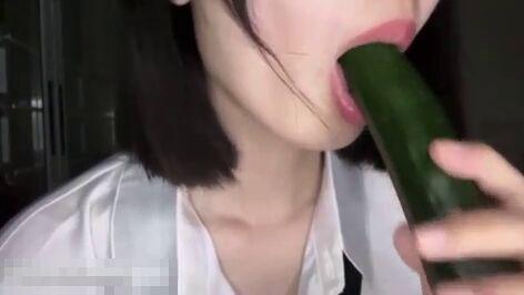 Chat-Flix | セクシーお姉さんのライブチャット動画サムネイル