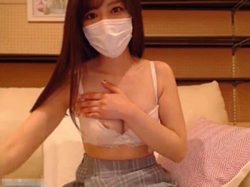 「乳首見えそうw乳首ここです！若干見えてるwこっちもw」Tバック美尻スケベお姉さん！ライブチャット